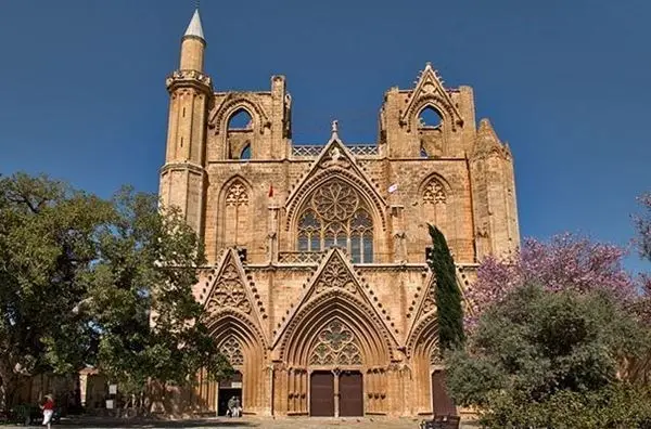 izmir-cikisli-somestre-ozel-ucakli-kibris-turu-3-gece-pia-bella-otel-turu